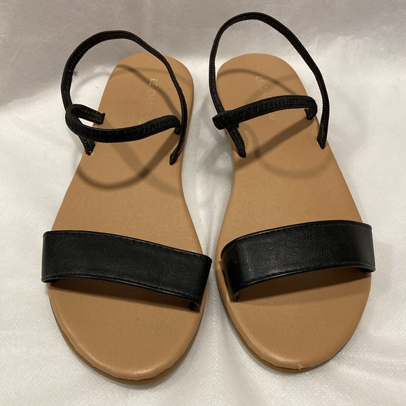 Le Chateau - Black Flat Heel Top Strap Sandals - Size 6.5 - Picture 2 of 11